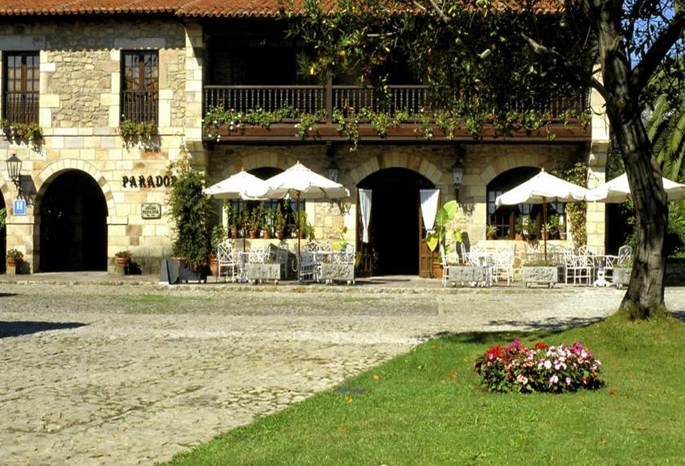 Parador De Santillana Del Mar Bagian luar foto