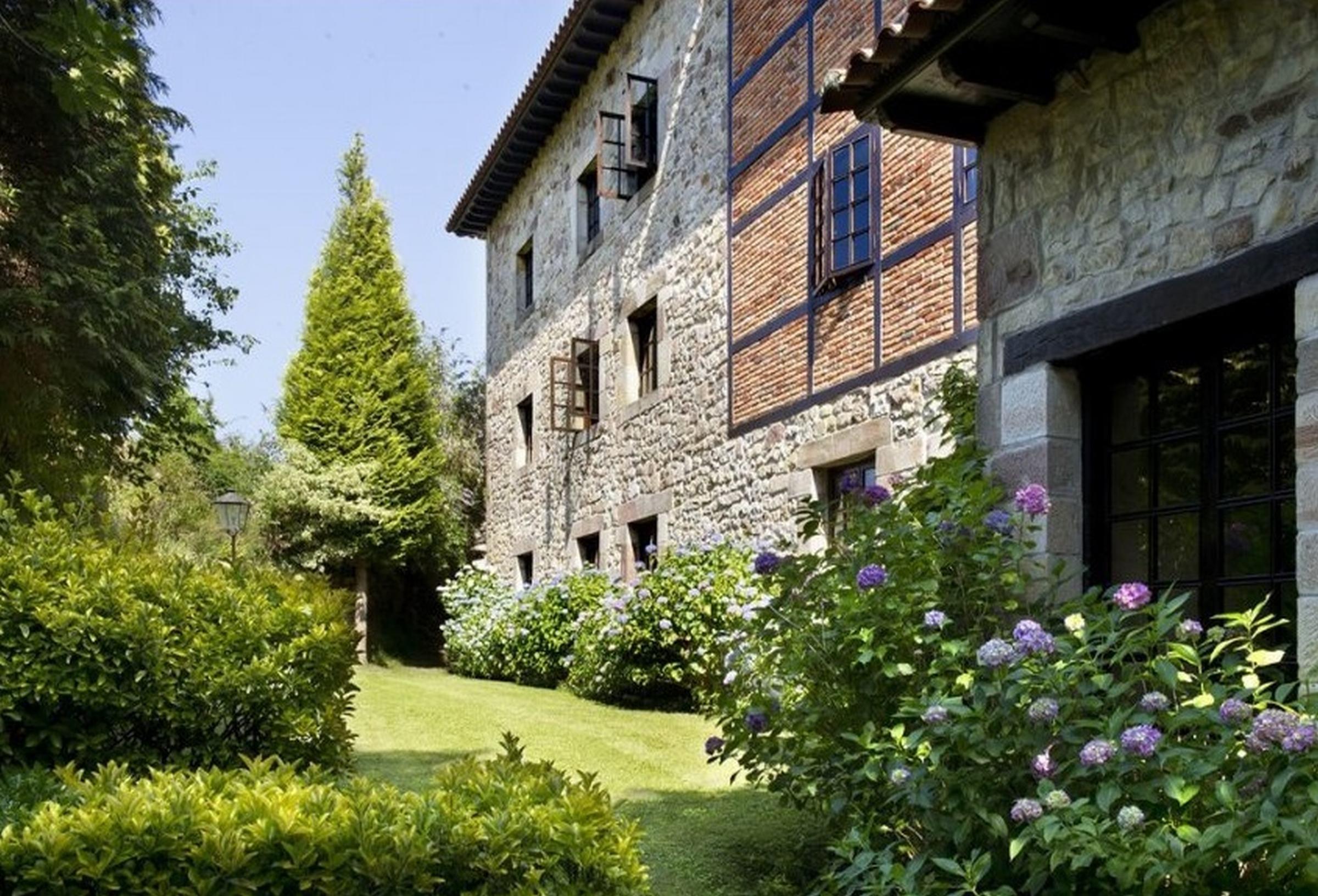 Parador De Santillana Del Mar Bagian luar foto