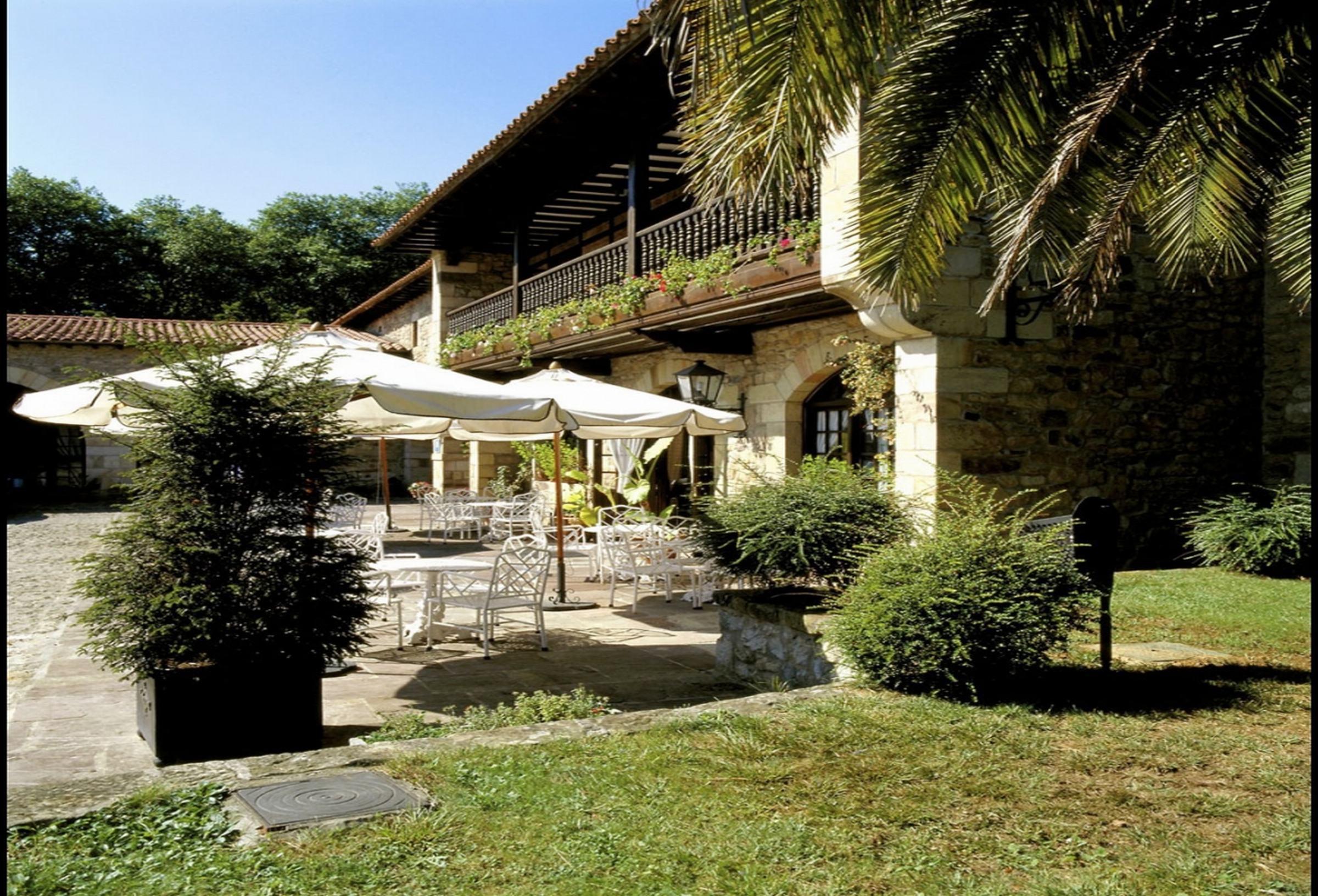 Parador De Santillana Del Mar Bagian luar foto