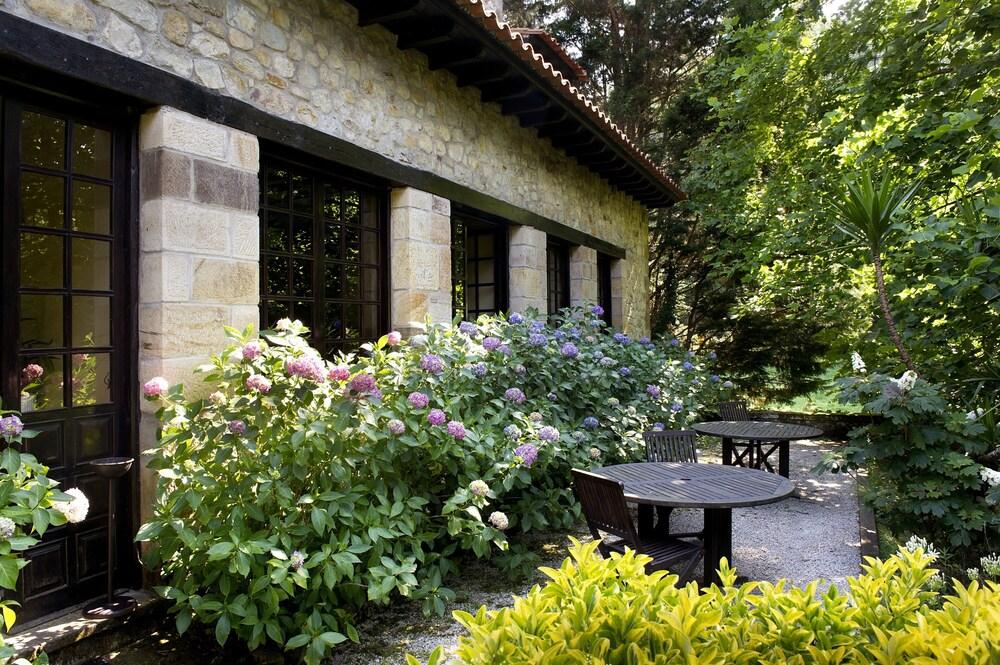 Parador De Santillana Del Mar Bagian luar foto